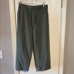 Women's Olive Green Cropped Pants